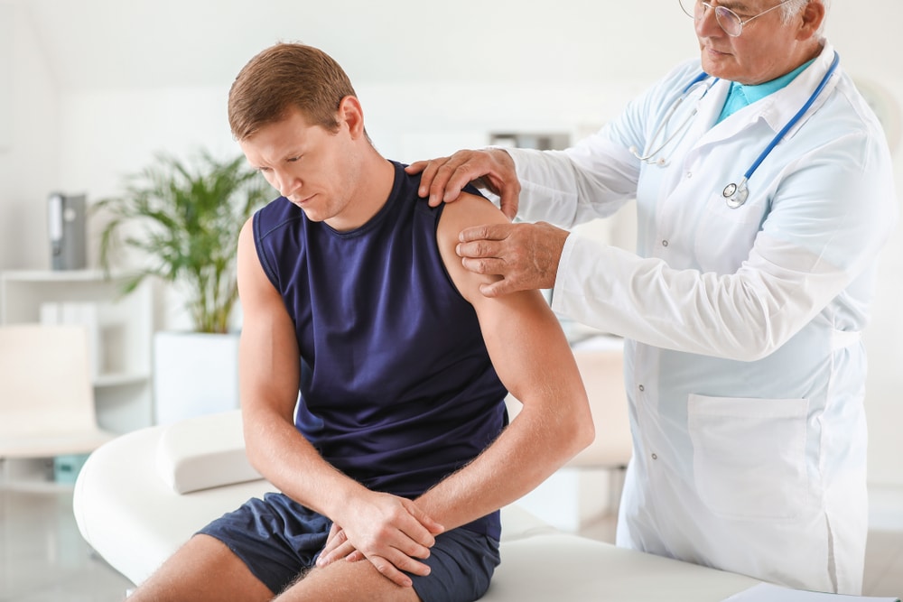 Signs You Need to See a Shoulder Doctor for Chronic Pain